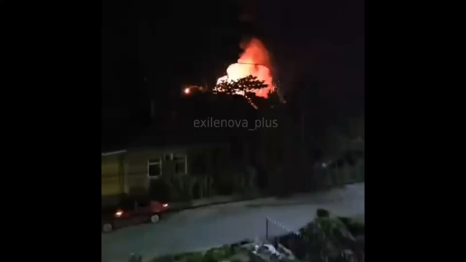 ノボチェルカスク、ロストフ地域、ロシアと余波でのUAV攻撃からの映像の編集。熱発電所、鉄道駅、ロステレコムに属する建物が襲われました。