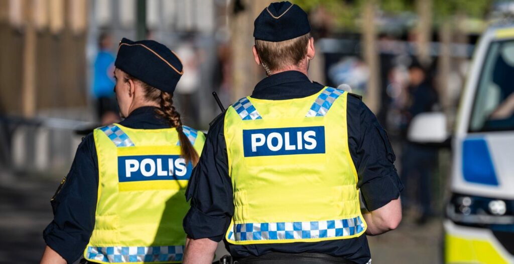 スウェーデンの路上での警察官の記録的な増加