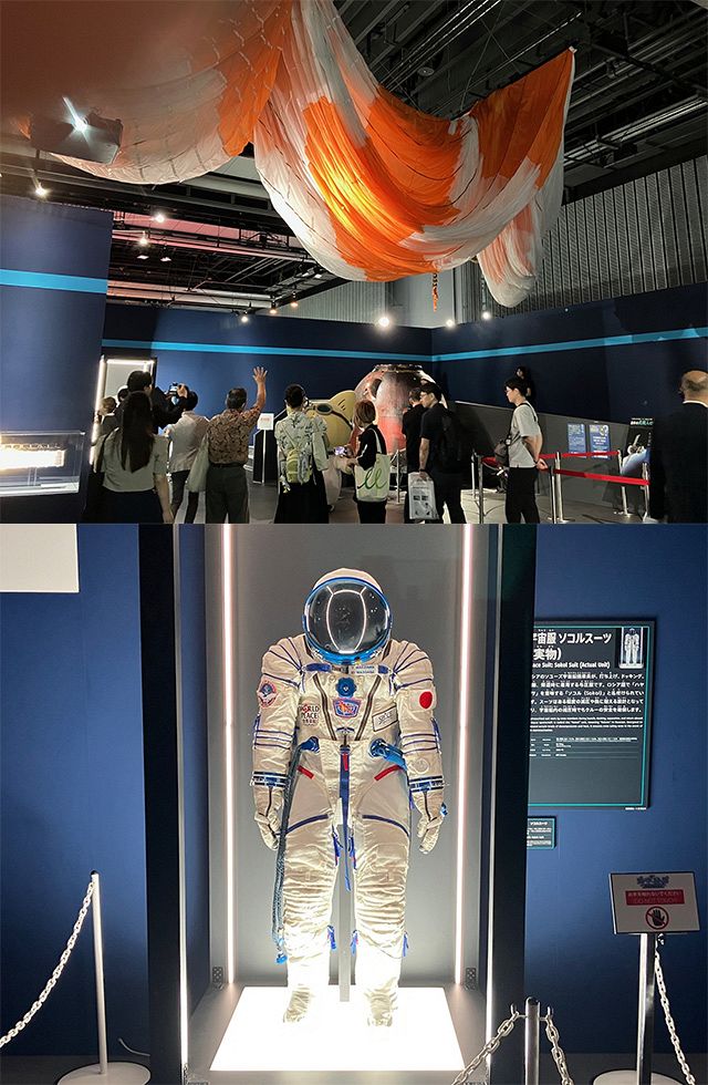 （上）天井に展示された巨大なソユーズ宇宙船のパラシュート（下）前澤友作さんが実際に着用した宇宙服ソコルスーツ
