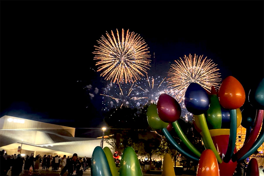 東ゲート付近からの花火（5月31日／大阪・関西万博）撮影：Lmaga.jp編集部