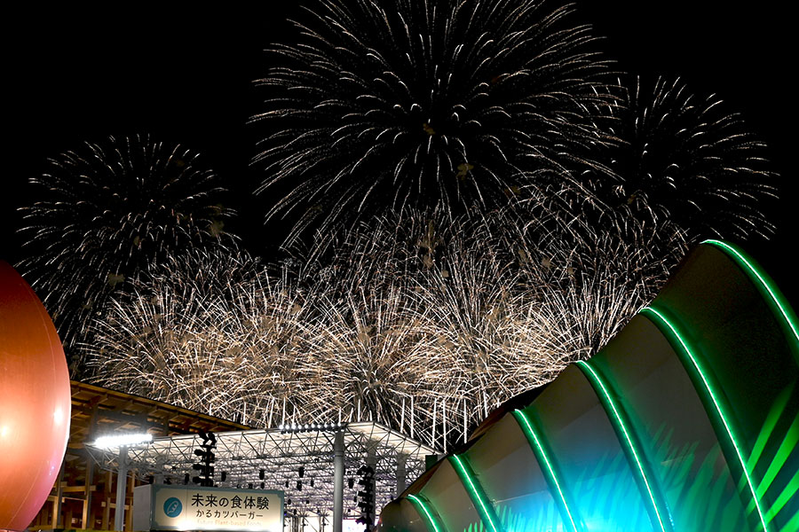 万博で北九州「関門海峡花火大会」を再現、約３分間歓声あがる | Lmaga.jp