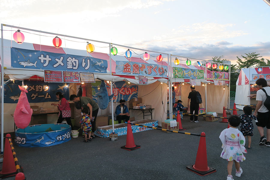 万博記念公園『万博夏まつり2025』のメインイベント『万博夜市 with ビアガーデン』の縁日コーナー（7月25日・大阪府吹田市）