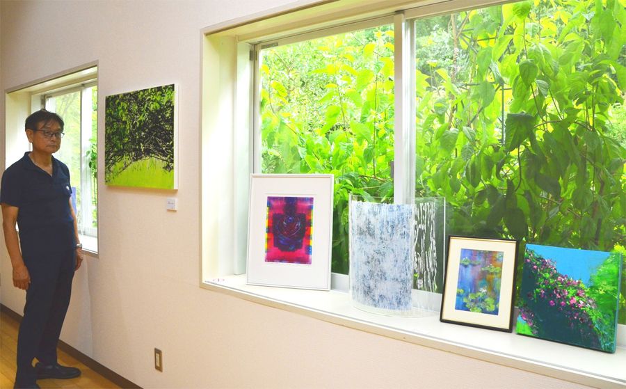 モネの庭の植物や風景を５人のアーティストが表現した「花々展」（北川村野友甲のモネの庭）