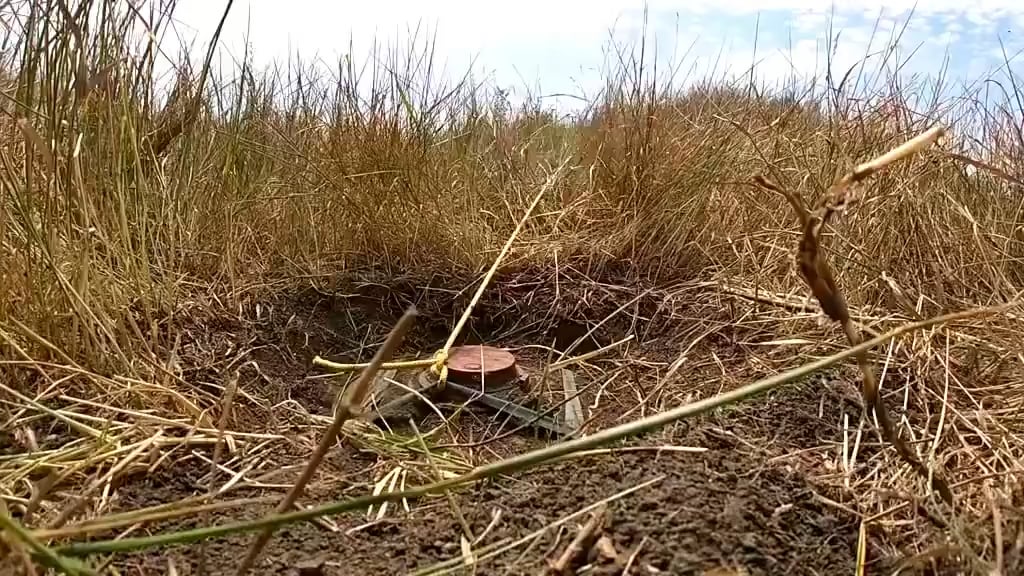「Yoink」メソッドを使用してロシアのTM-62対戦車鉱山を削除するウクライナのサッパーチームの映像