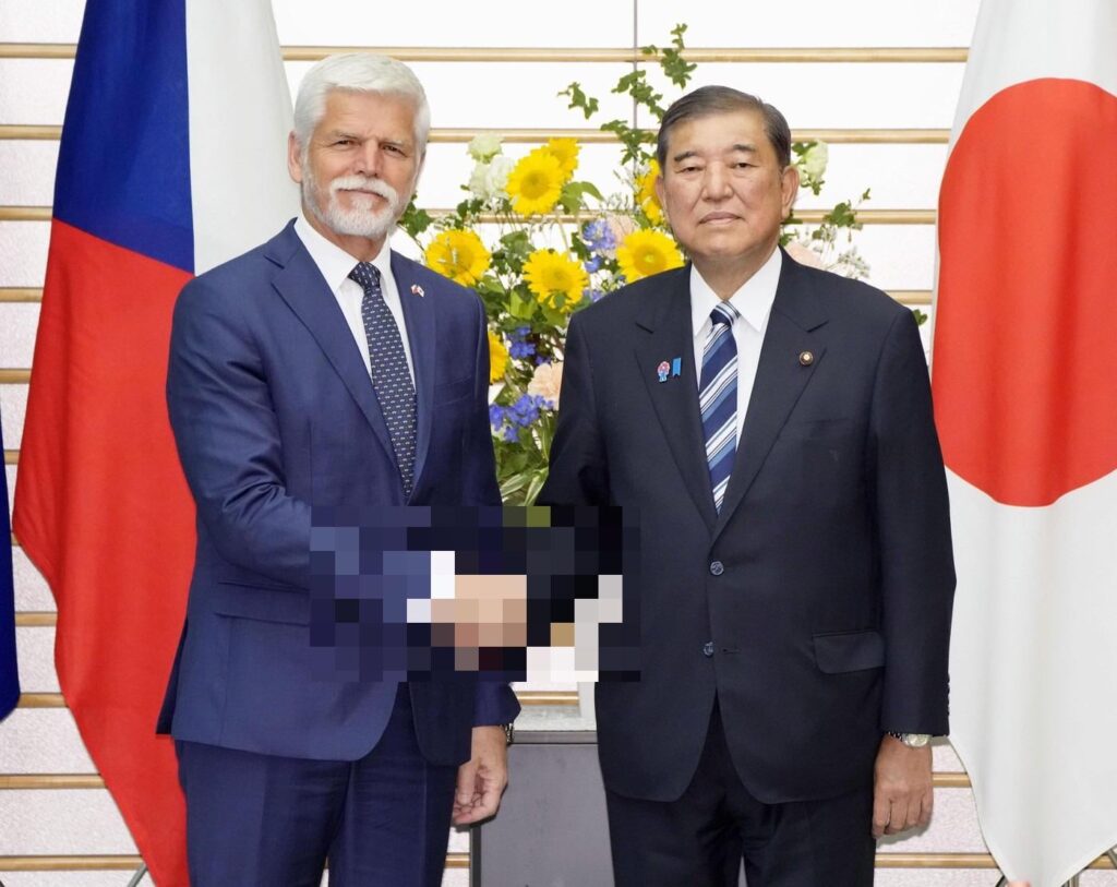 日本を訪問した州訪問のパベル大統領。