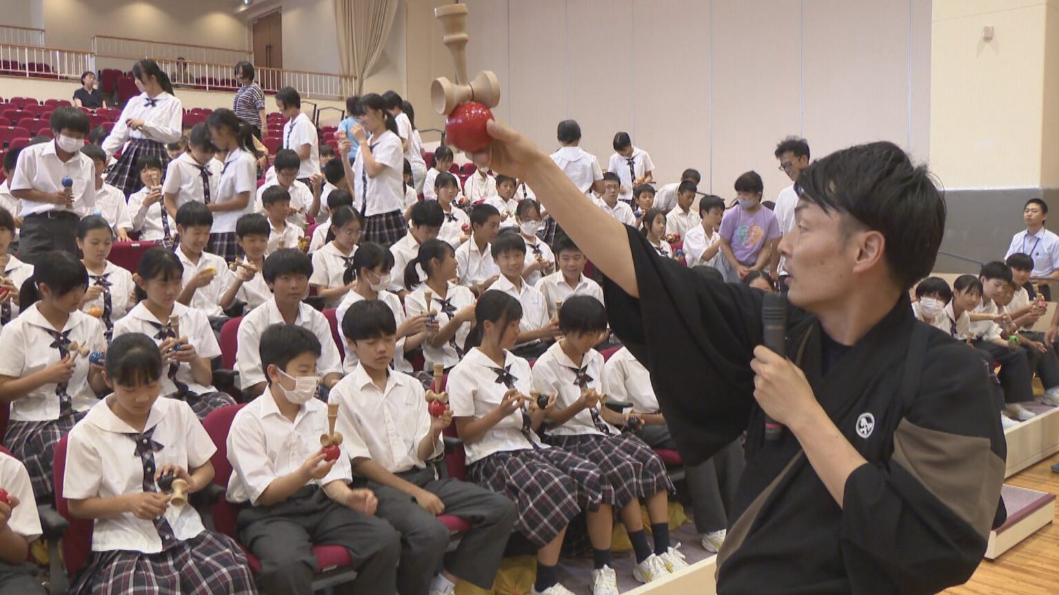 ギネス記録を持つ日本一の「けん玉師」が中学校へ　“珍しい人生”の経験を生徒に伝える　香川・丸亀市 | KSBニュース | KSB瀬戸内海放送