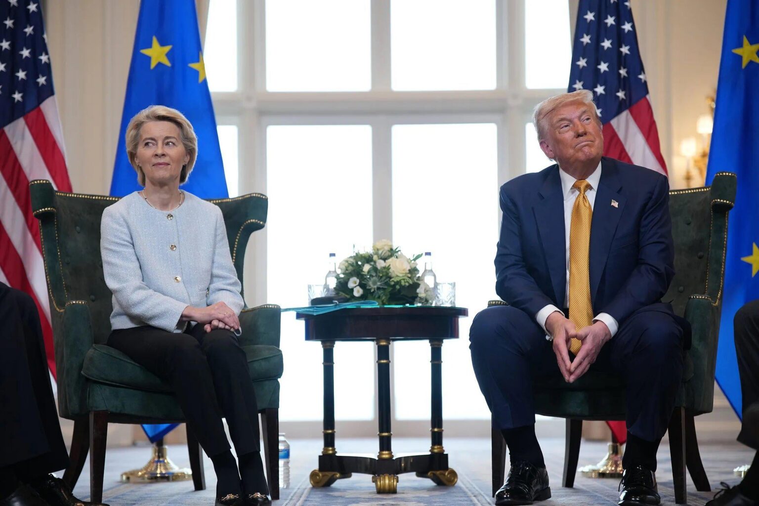 分析。米国とEUの間の合意は商業戦争を避けていますが、ほとんどのアナリストは、これはヨーロッパ人にとって屈辱的な敗北であると信じています。
