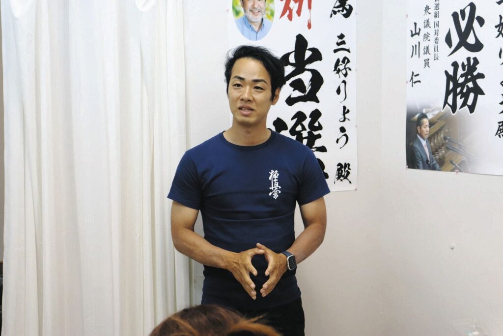 支援者への感謝を口にする三好さん＝20日、横浜市で