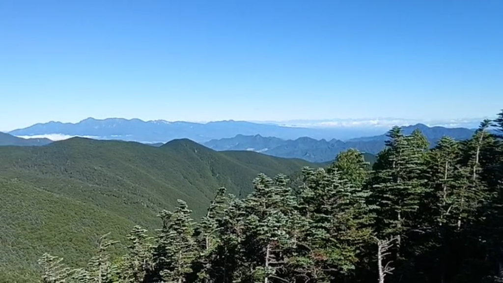 甲武信ヶ岳(2475m)で富士山が見えた。いい景色だった。もう思い残すことはない。