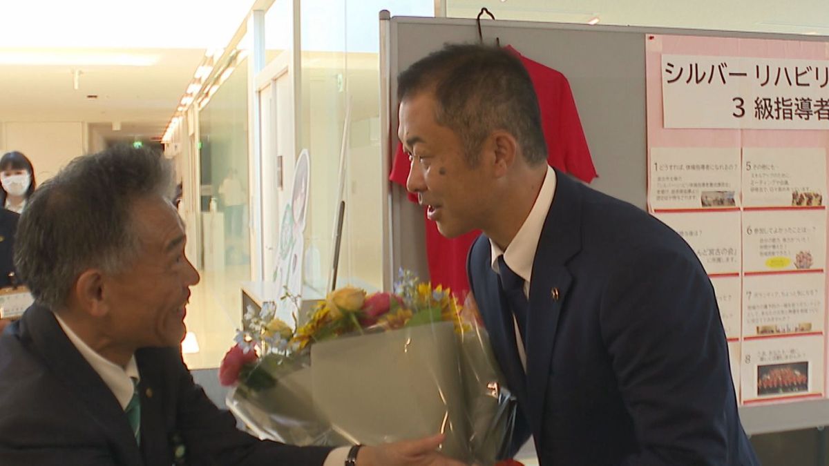 岩手県内の市町村長では最年少　宮古市の中村尚道新市長が初登庁「宮古市をどんどんPRしていく」　