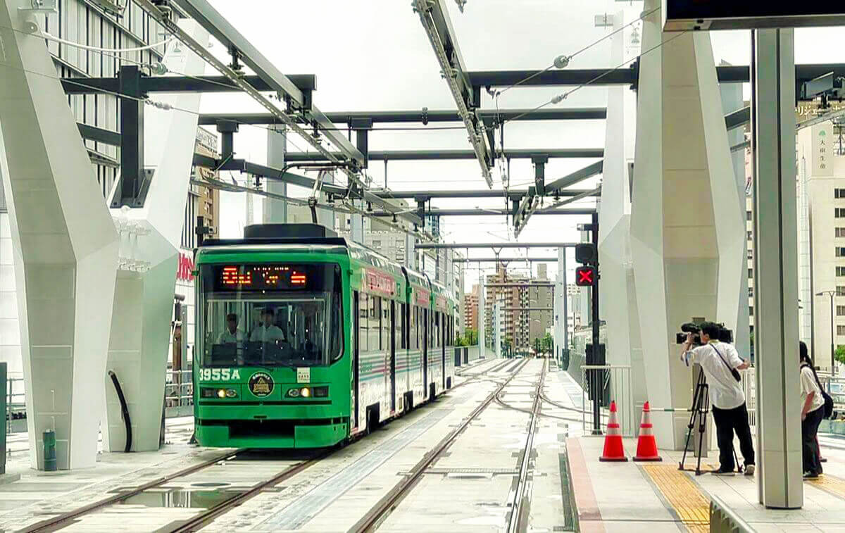 いよいよ開業!広電・駅前大橋ルート、広島駅2階へ路面電車の乗り入れ訓練・試運転の様子
