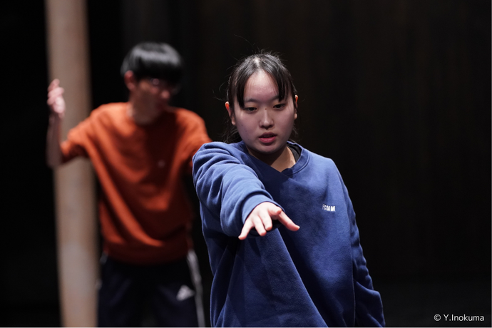 演劇アカデミーに参加する学生の写真2