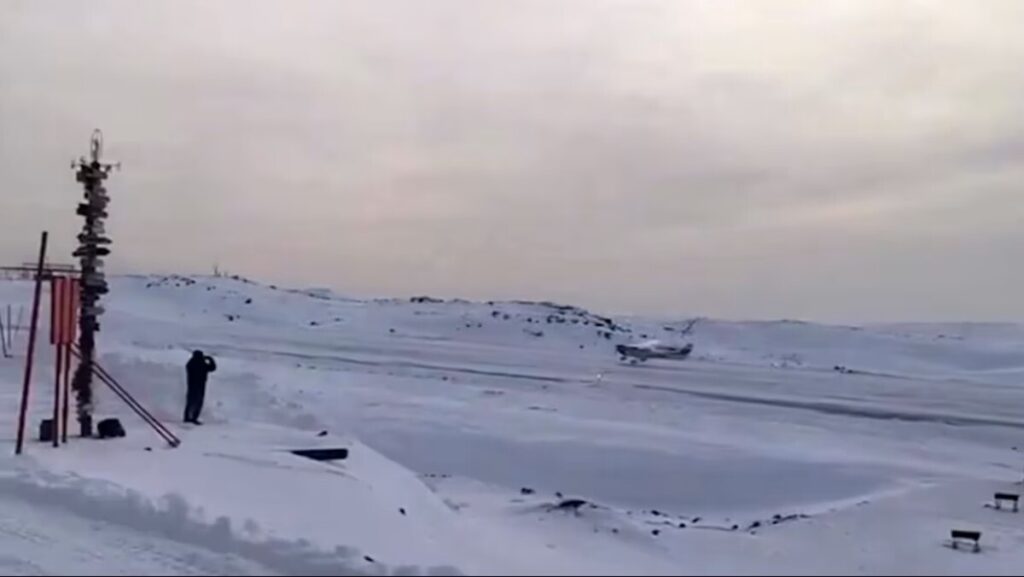 ７大陸の単独飛行に挑む１９歳インフルエンサーが南極に着陸、チリ当局が拘束 - CNN.co.jp