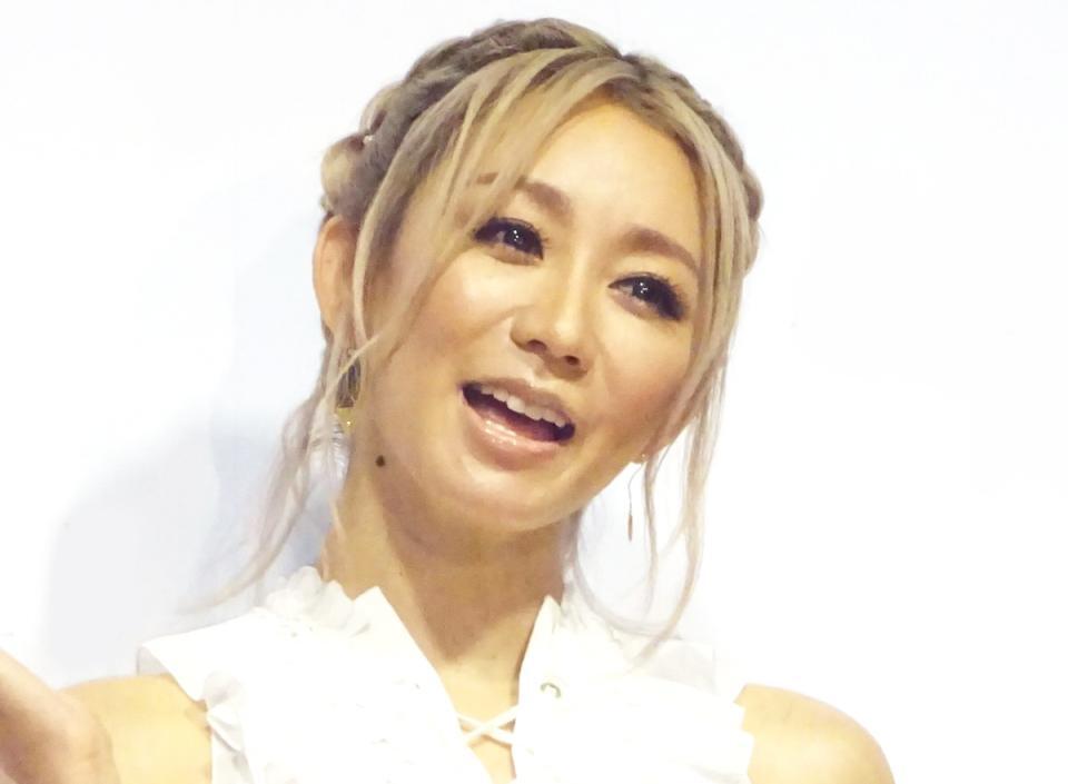ネット衝撃「ＦＮＳ歌謡祭」倖田來未の相方歌手に騒然 「意味わからんくらい綺麗」「何があった」「宝塚男役かと」「美しすぎてビビる」歌は当然激ウマ - デイリースポーツ