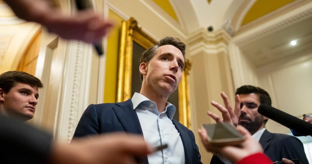 GOPのジョシュホーリーはメディケイドの削減を非難しますが、とにかく投票すると言います