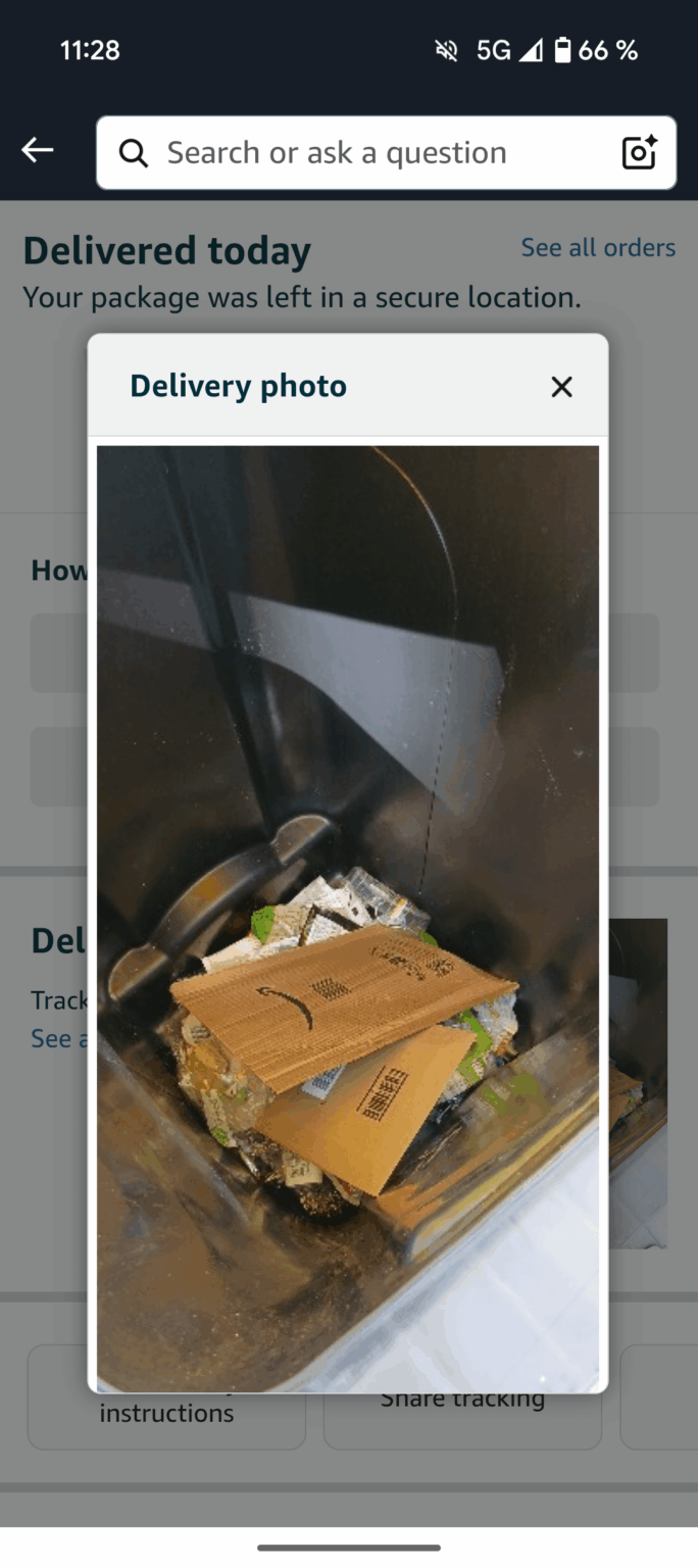 Amazon Deliveryは、パッケージをゴミ箱に入れて、「安全な場所」の写真を撮りました。