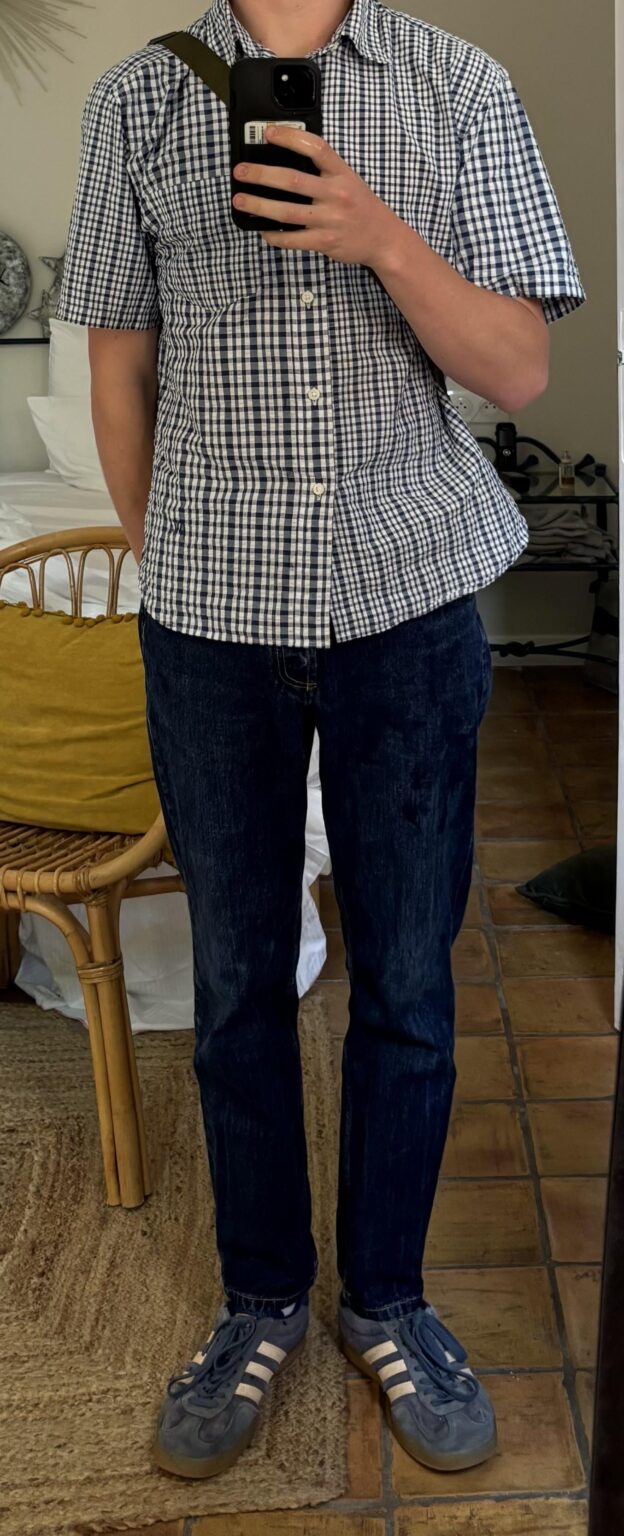 モンテカルロ（男性）とブラックジャックエクスペリエンスの許容可能な衣装