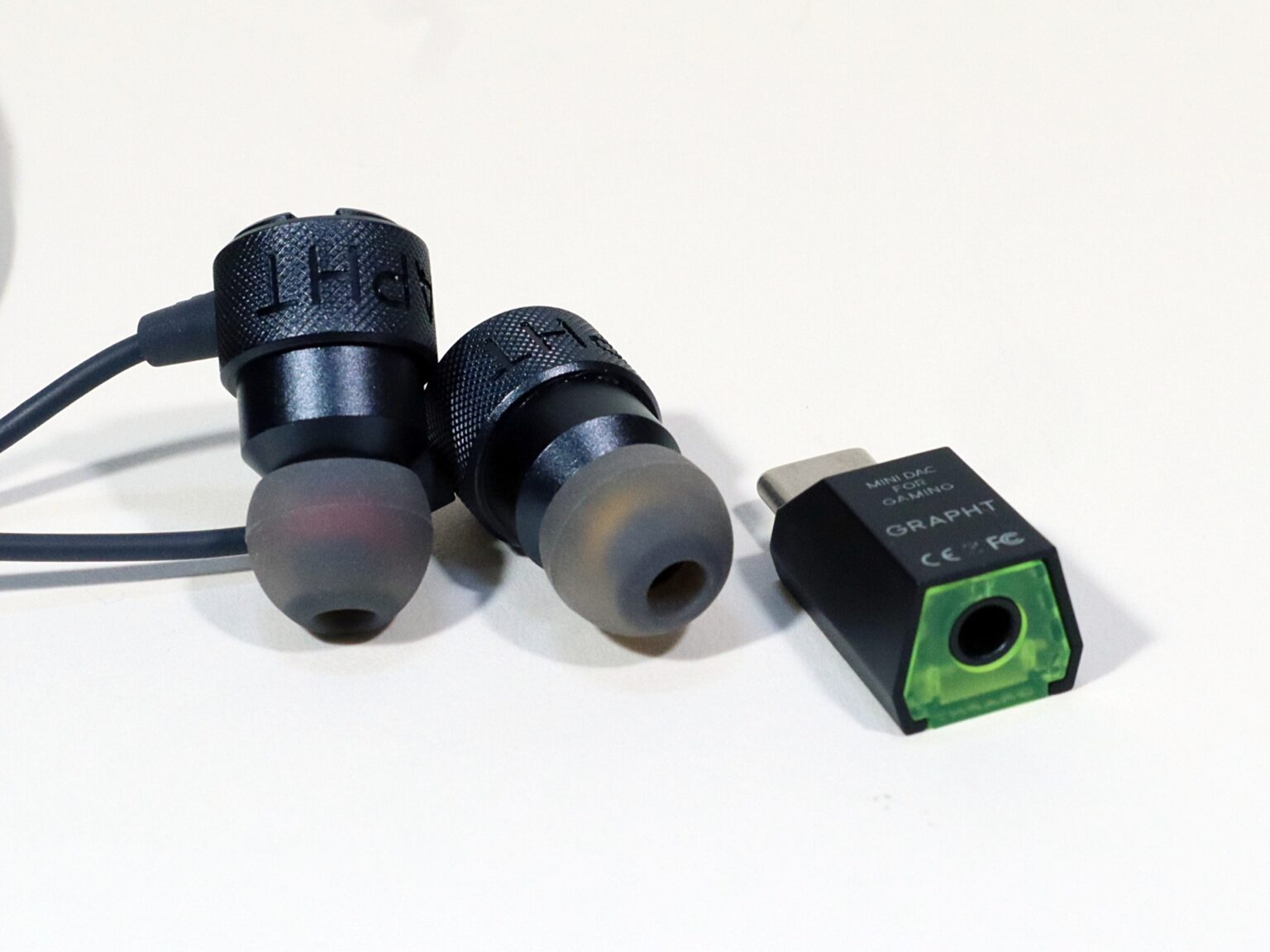 FPSの音が挿すだけで変わる！ GRAPHTのFPS特化イヤホン「THE SHOOTER」と超小型アンプ「MINI DAC for GAMING」を試す[Sponsored] - GAME Watch