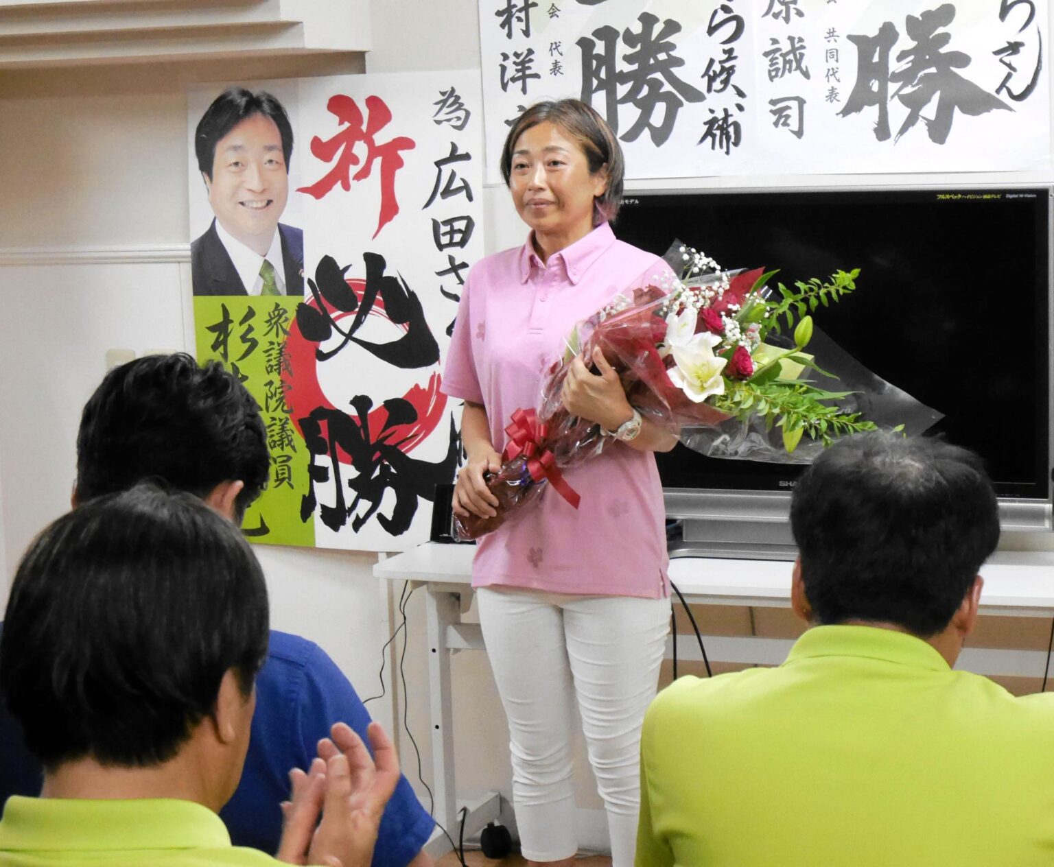 【スクワット演説ってなんだよ】落選確実の女子プロレスラー・広田さくら氏は涙、スクワット演説で巧みなマイク披露も及ばず