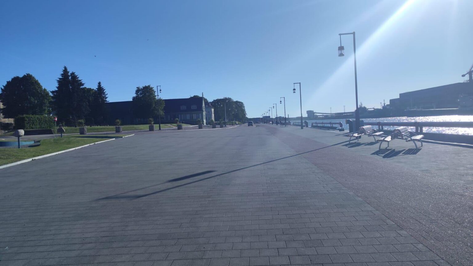 なぜこの町はそんなに空いているのですか