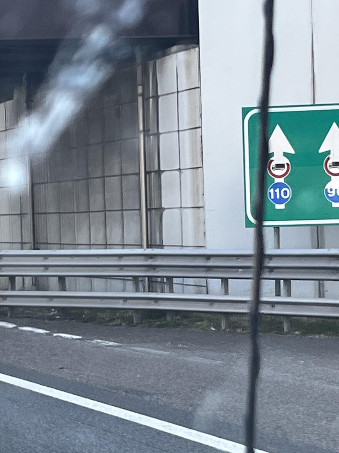 誰かが制限速度を説明できますか？