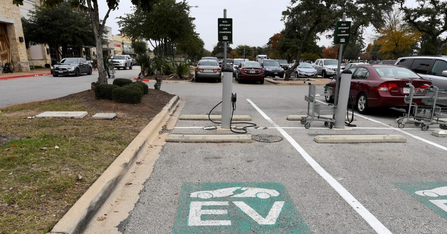 Germany to earmark 900 million euros in subsidies for e-car charging systems Germany to earmark 900 million euros in subsidies for e-car charging systems