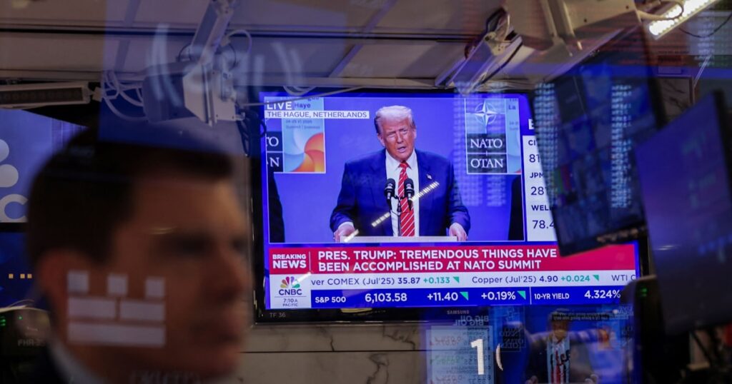 米国株、政権序盤「最悪期」からV字回復2%高 トランプ政権半年 - 日本経済新聞