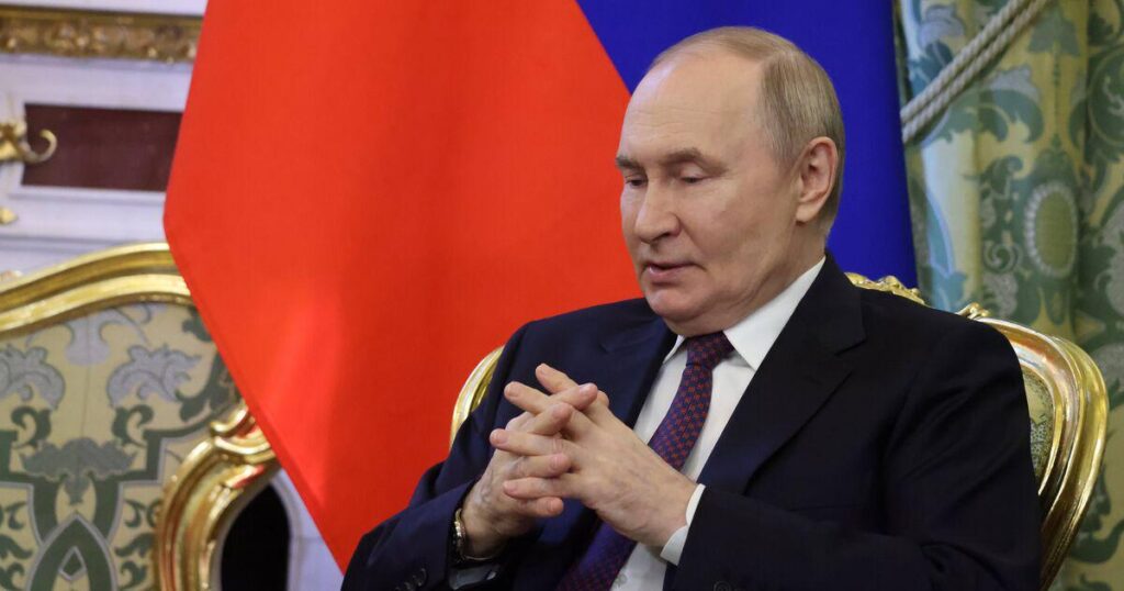 プーチンは犯罪者、ホームレス、サッカーの凶悪犯を「消耗品」軍隊のために必死に募集します