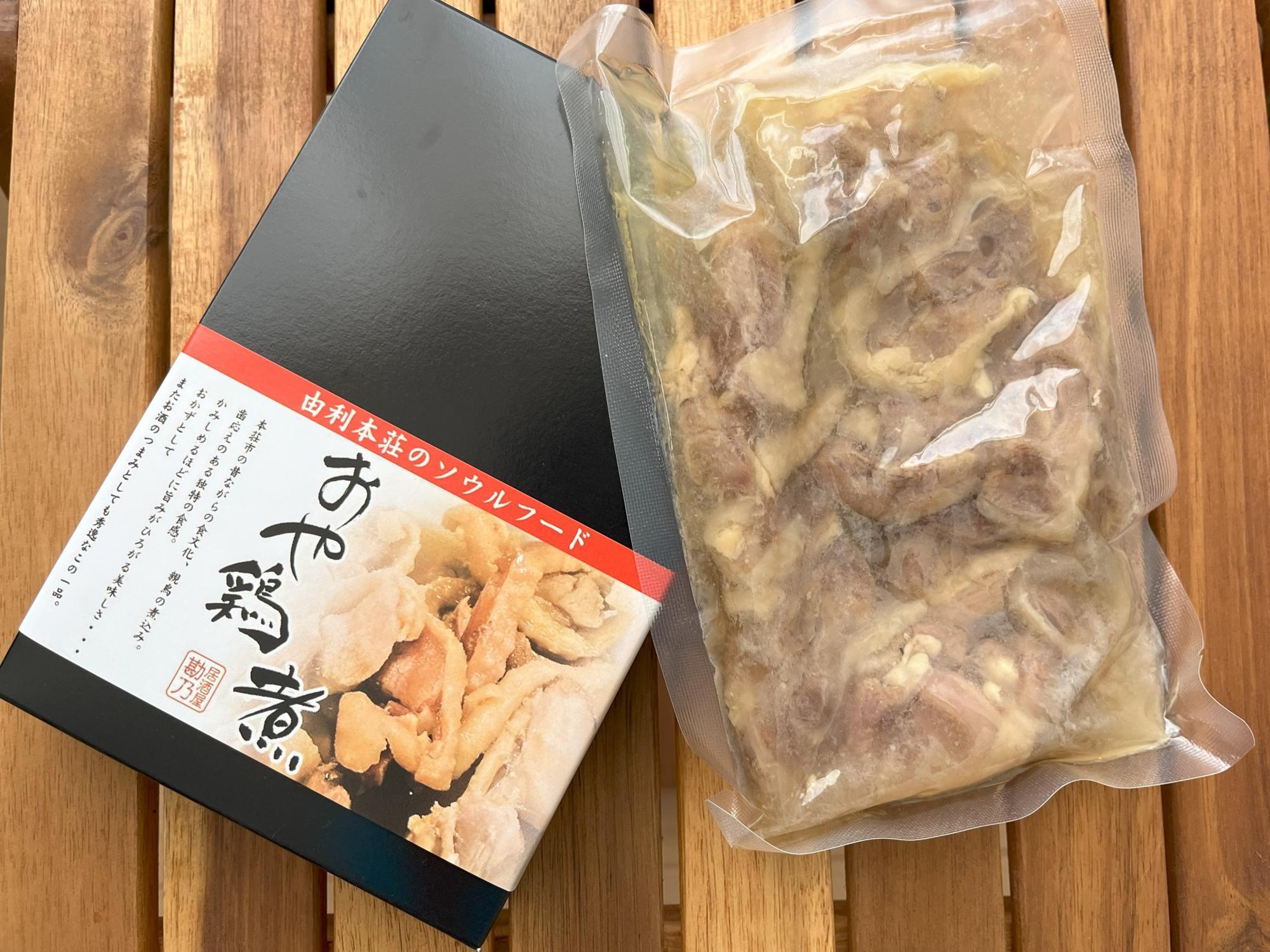 箱とおや鶏煮が入った袋