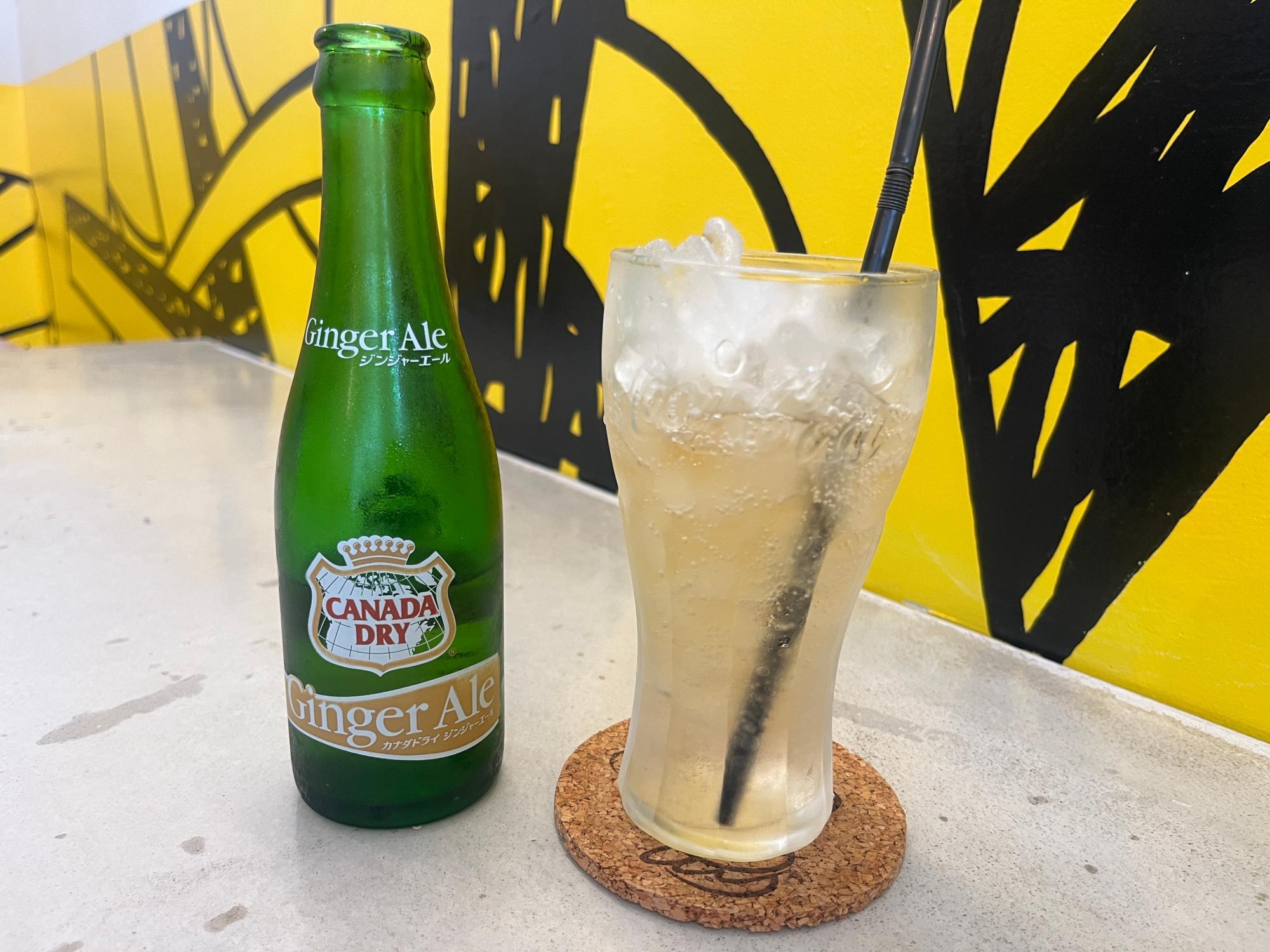 ドリンクは、ジンジャエールをオーダー。
