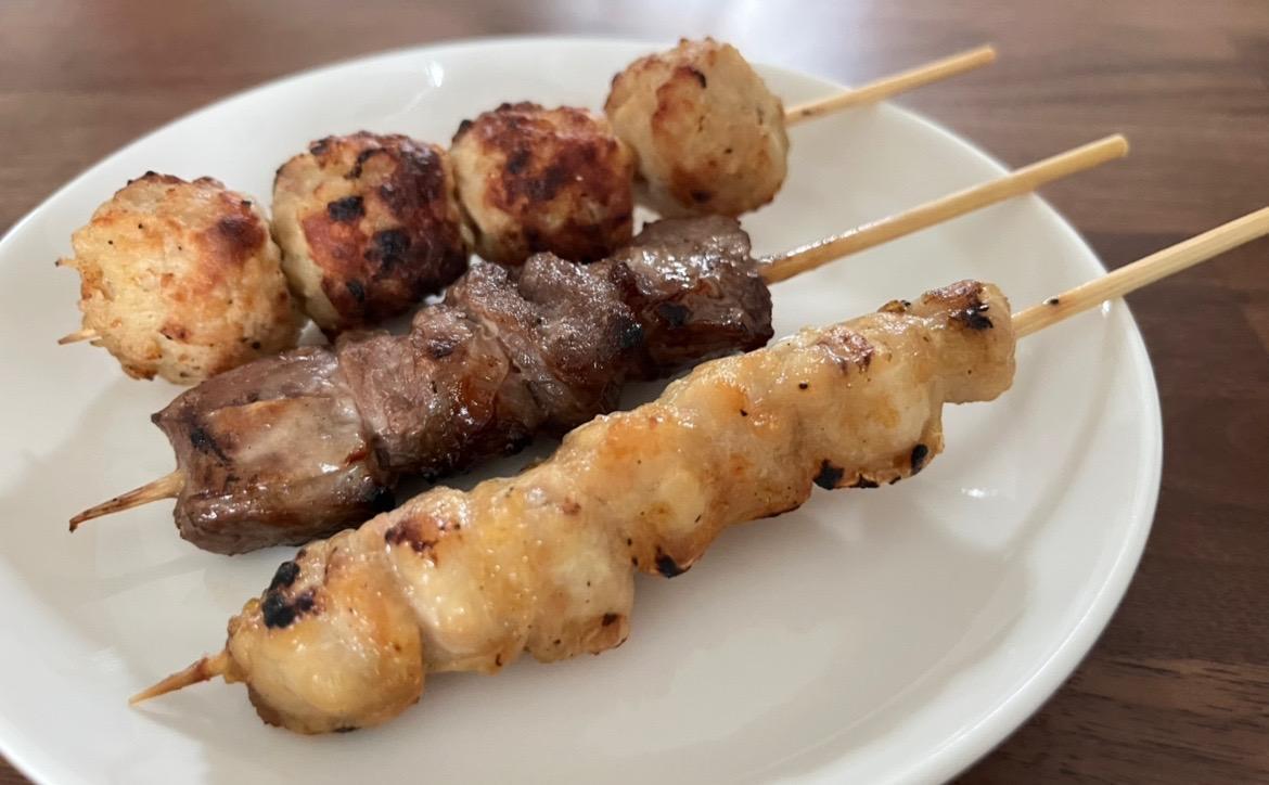 上から、つくね・かしら・ぼんじり(すべて塩)