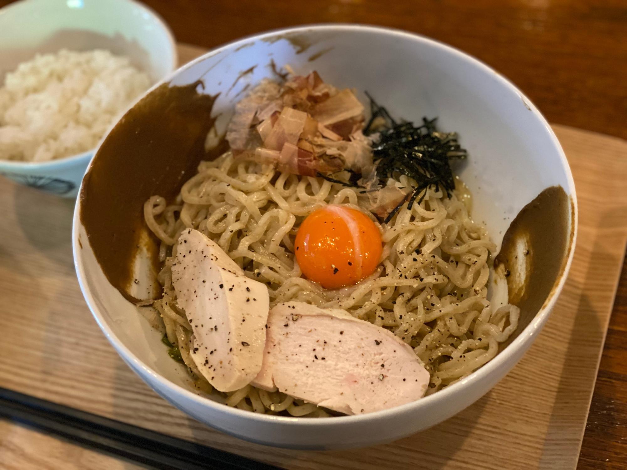 人気の「ボルチーニ茸と地鶏チャーシューのマイルド卵かけ麺」