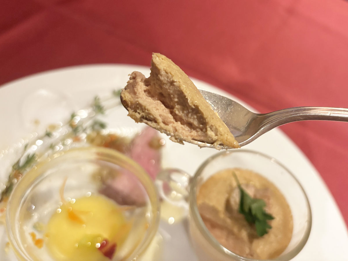 ワイン2杯付きコースが3千円台！神戸・柳原『ビストロ プティポワ』の本格フレンチ [画像]