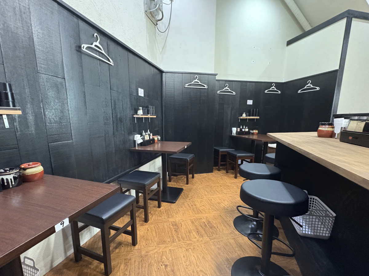 神戸駅から歩いて1分！こってり濃厚スープが自慢の『豚骨ラーメン かっちゃん』オープン [画像]