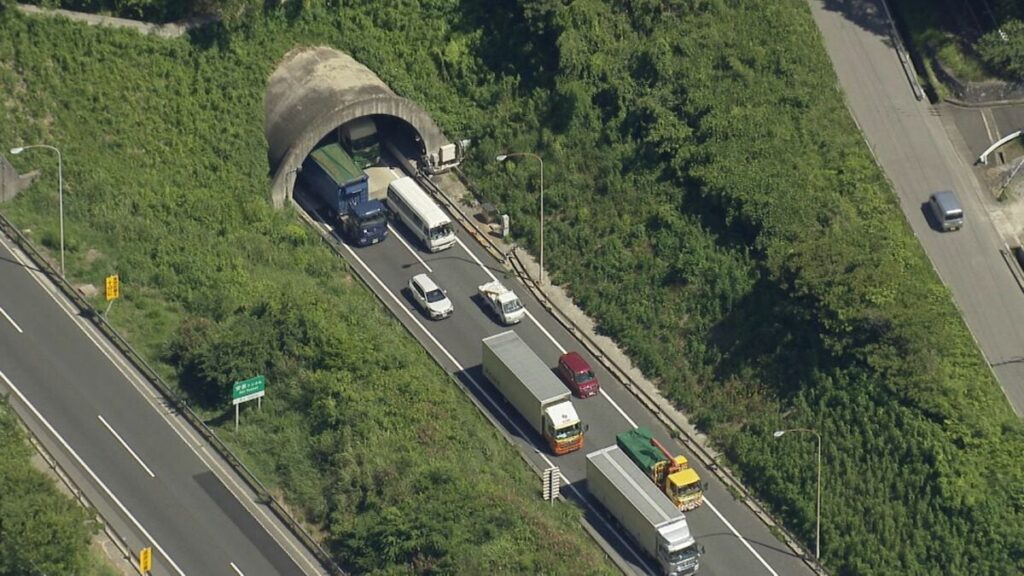 広島県内の山陽道で事故相次ぐ 上りは志和トンネル先頭に一時7km渋滞 下りは広島東→広島が一時通行止めに | TBS NEWS DIG - TBS NEWS DIG