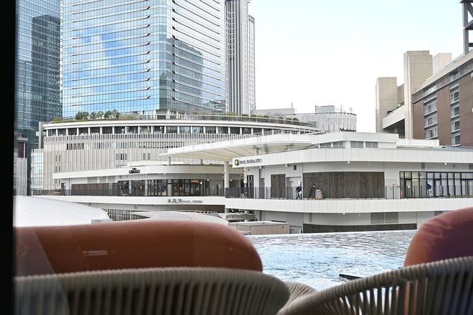 今年3月に開業したグラングリーン大阪南館にはプールもある