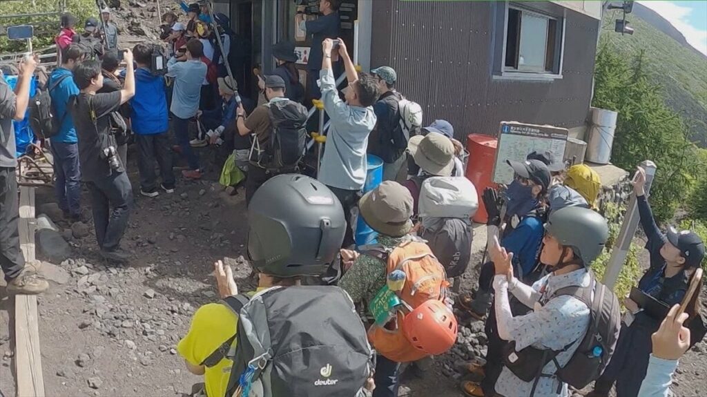 富士山 静岡県側も山開き 山梨・静岡両県で登山規制スタート 軽装登山者への対策も強化 | 山梨のニュース | ＵＴＹテレビ山梨 - TBS NEWS DIG