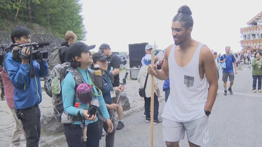 タンクトップ姿やキャリーケース引く外国人をゲート前で説得 登山規制2年目の富士山 今年は5合目での軽装登山者の対策を強化 山梨 | 山梨のニュース | ＵＴＹテレビ山梨 (3ページ) - TBS NEWS DIG