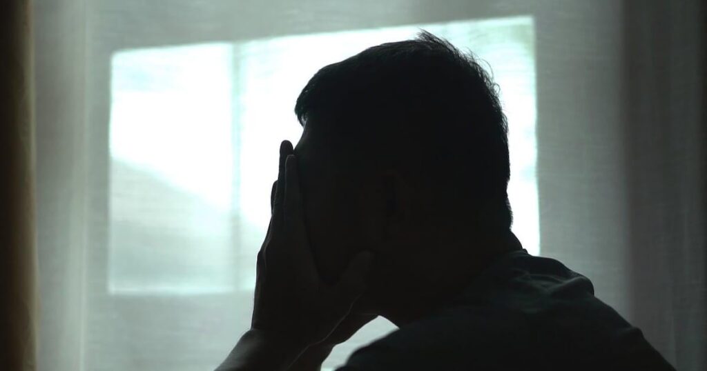 「彼は言い続けました：私は何が悪いのですか？なぜ私？」インド人がアイルランドの通りで剥がれて血まみれのままにされています
