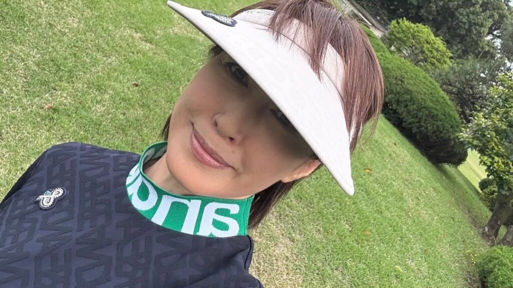 暑さに負けずゴルフを満喫する美人女優の最新ショットが話題に！ | 話題の投稿 | スポーツブル (スポブル)