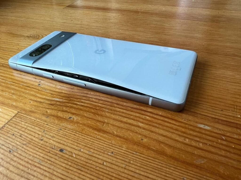 Google Pixel 7A電話が爆発しようとしています。 Googleサポートはまったく何もしません。