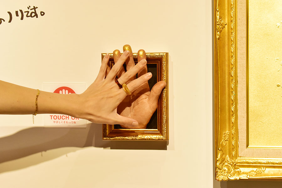 展示のなかには、なんと接触可能な作品も（7月18日・大阪市内）