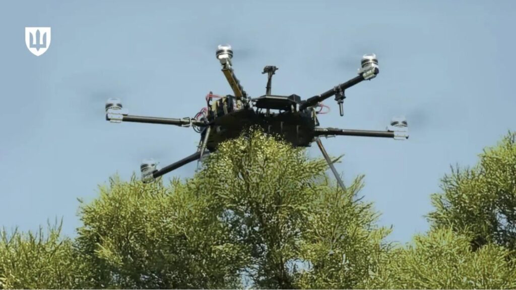 ウクライナは、ジャミングを通して精密なストライキを導く新しいレーザードローンを開発します| R-34-Tドローンにより、ウクライナ軍はロシアの標的を安全な距離から照らすことができ、オペレーターを安全に保ちます。