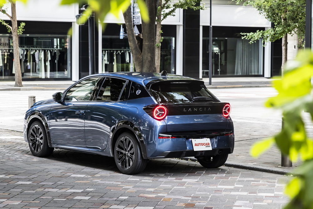 取材車はイタリア車やフランス車への造詣が深い『カーボックス横浜』が日本に輸入した1台。