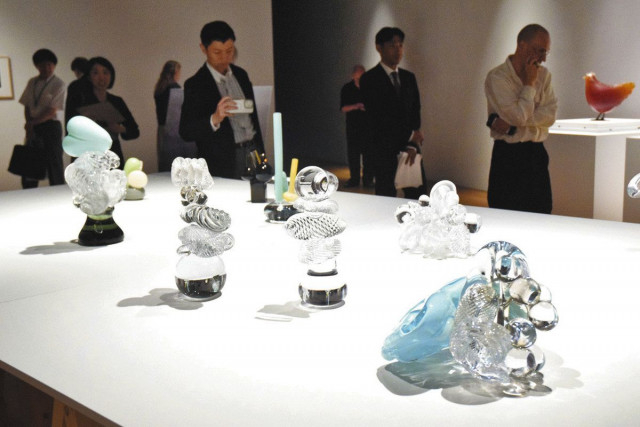 富山市ガラス美術館10周年展 「生」の形 さまざまに　きょう開幕