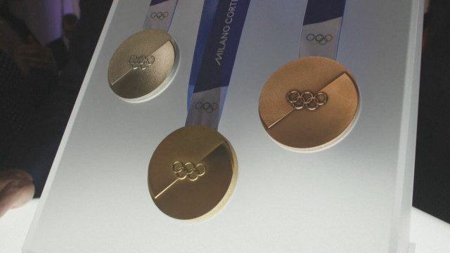 冬季五輪ミラノ・コルティナ大会のメダル初公開　来年イタリアで開催