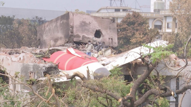 インド旅客機墜落事故　燃料スイッチを切ったのは機長か　米メディア報道