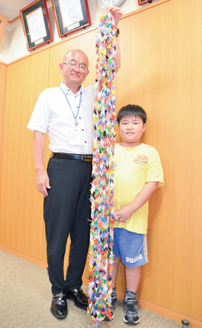 松田小４年生が千羽鶴 平和願い広島・長崎へ〈南足柄市・大井町・松田町・山北町・開成町〉