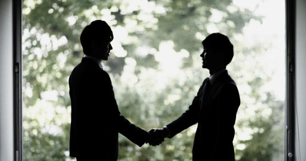 利益相反で違反のはずの「献金」も許す官僚主義…コロナワクチンも承認した日本の薬事審査の「無法地帯化」― ほぼザルと言っていい状態