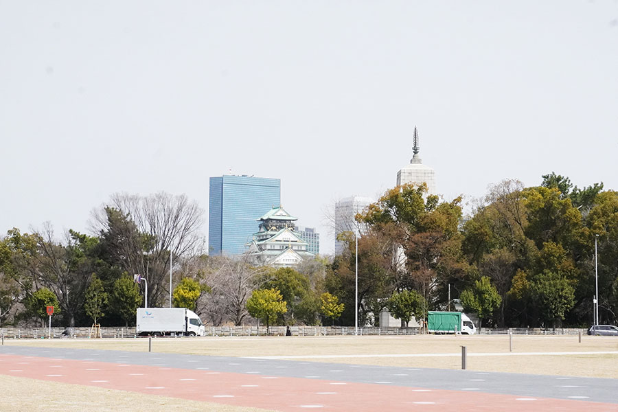 公園内からは大阪城がばっちり見えるロケーション